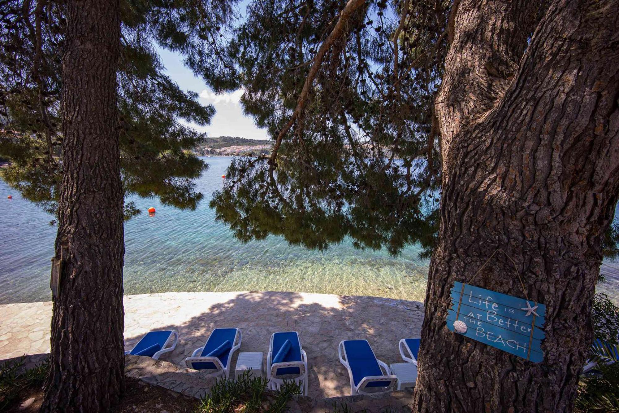 Boutique Guesthouse Sveti Petar, On The Beach, Heated Pool & Boat Berth - Adult Only Nečujam Kültér fotó